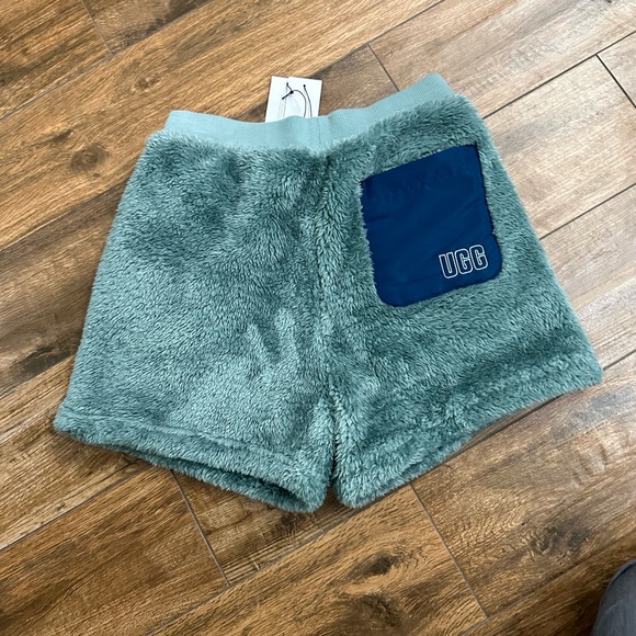 UGG Camila Sherpa Shorts Small, UGG soft Shorts - Picture 7 of 10
